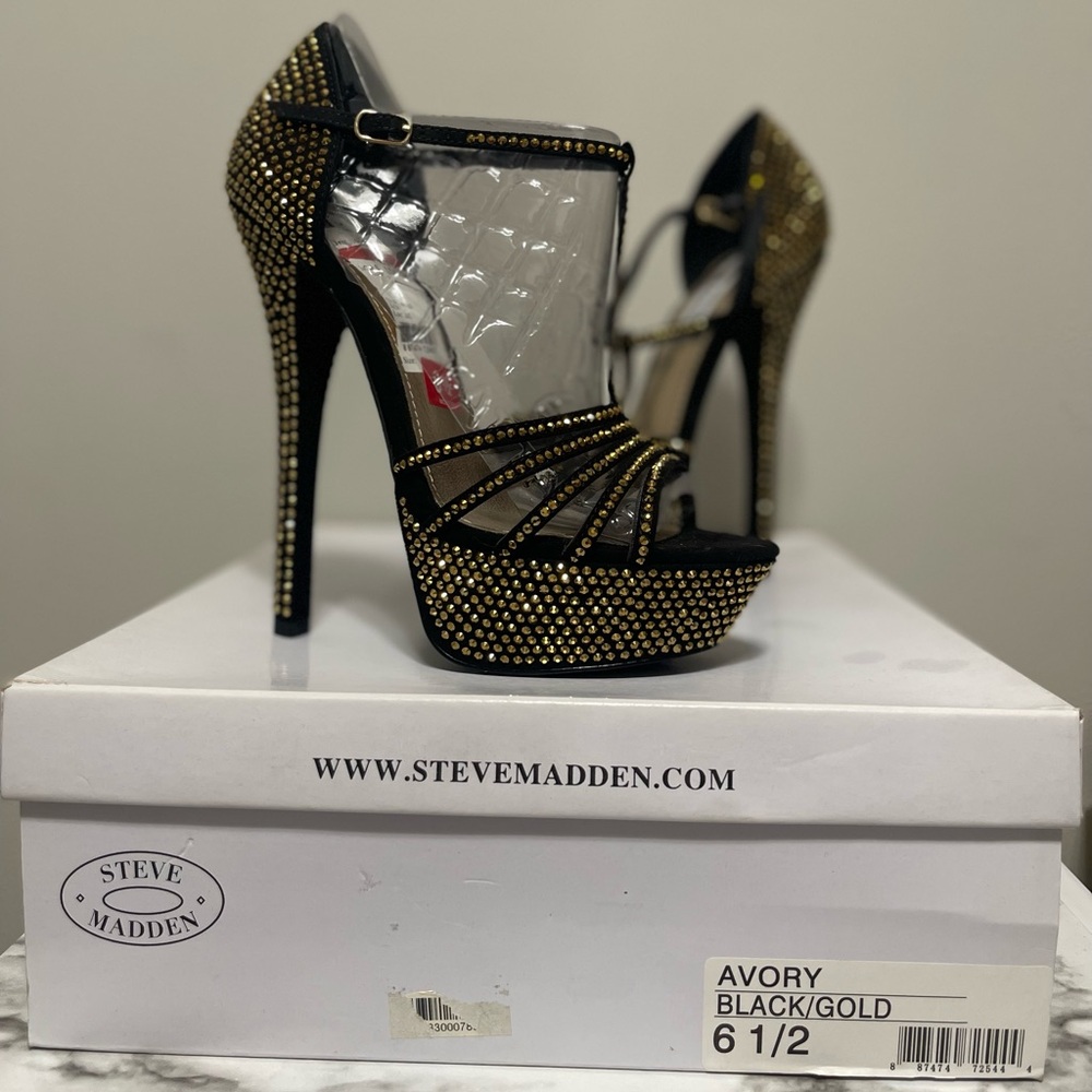 Brand New Steve Madden back and gold heels size 6.5